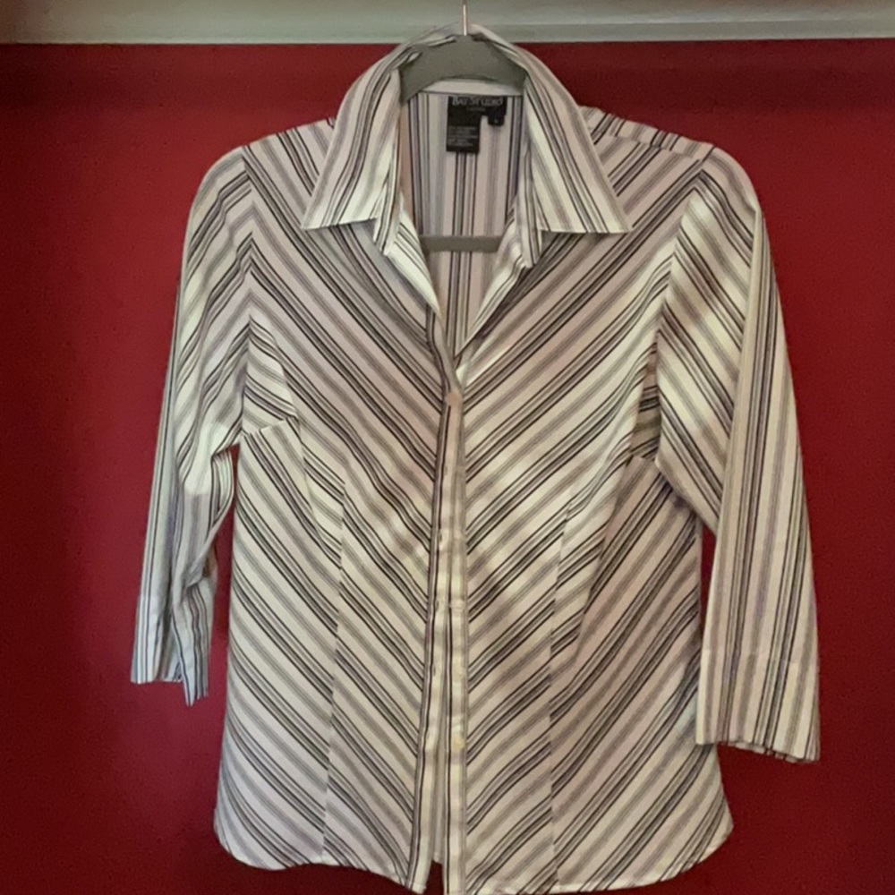Whit black gray blouse